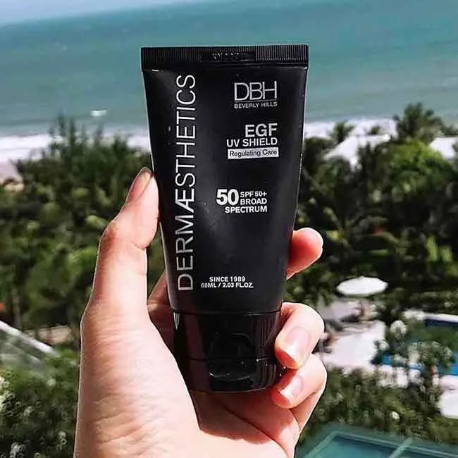 Review 16+ kem chống nắng cho da dầu mụn nhạy cảm chất lượng tốt