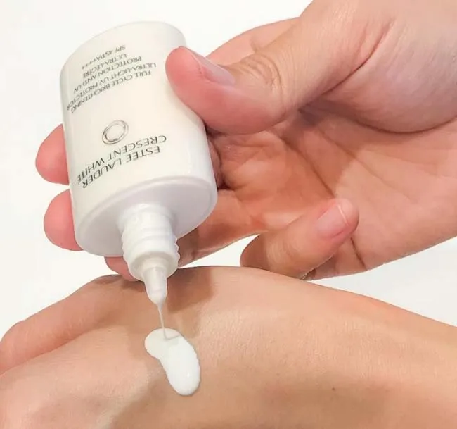 Review 16+ kem chống nắng cho da dầu mụn nhạy cảm chất lượng tốt