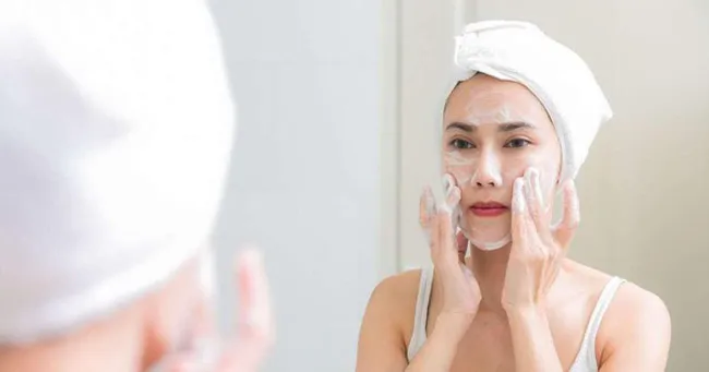 Sữa rửa mặt trắng da nào tốt? Top 9 sản phẩm nên dùng cho cả nam và nữ
