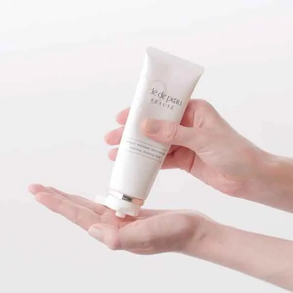 Cách rửa mặt đúng cho da mụn- Review 7 sữa rửa mặt mùa hè cho da dầu được nhiều khách hàng yêu thích