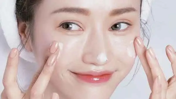 Cách rửa mặt đúng cho da mụn- Review 7 sữa rửa mặt mùa hè cho da dầu được nhiều khách hàng yêu thích