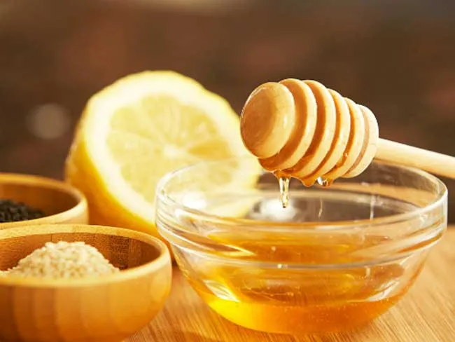 Mụn đầu đen là gì? Top 10 sản phẩm hỗ trợ làm sạch mụn đầu đen se khít lỗ chân lông chất lượng tốt