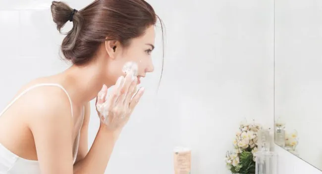 Mụn đầu đen là gì? Top 10 sản phẩm hỗ trợ làm sạch mụn đầu đen se khít lỗ chân lông chất lượng tốt