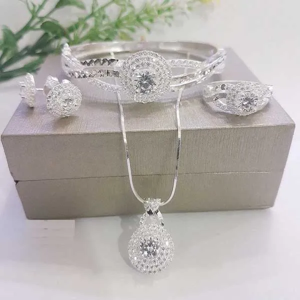 Cách chọn trang sức hợp phong thủy cho người mệnh Kim tài lộc và may mắn