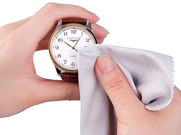 Hướng dẫn vệ sinh - khử mùi dây da đồng hồ đúng cách cho từng loại