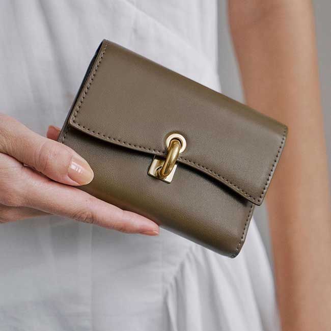 Có nên mua ví Charles & Keith? 10 mẫu ví Charles & Keith chính hãng trendy - 18