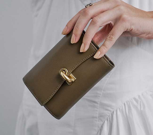 Có nên mua ví Charles & Keith? 10 mẫu ví Charles & Keith chính hãng trendy - 17