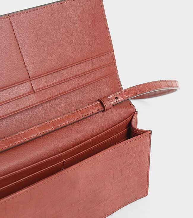 Có nên mua ví Charles & Keith? 10 mẫu ví Charles & Keith chính hãng trendy - 24