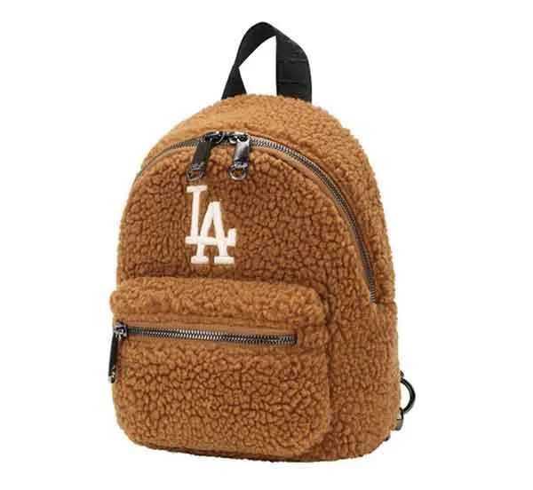 Top 6 Balo MLB kiểu dáng trẻ trung đáng mua hiện nay - 12