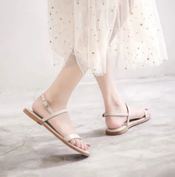 Top 30+ đôi dép đi biển cho nữ dễ phối đồ bền vô cùng đẹp hiện nay