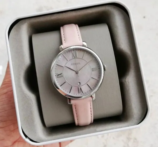 Top 10 đồng hồ Fossil nữ dây da kiểu dáng trẻ trung rất dễ phối đồ