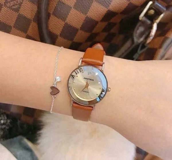 Top 10 đồng hồ Fossil nữ dây da kiểu dáng trẻ trung rất dễ phối đồ