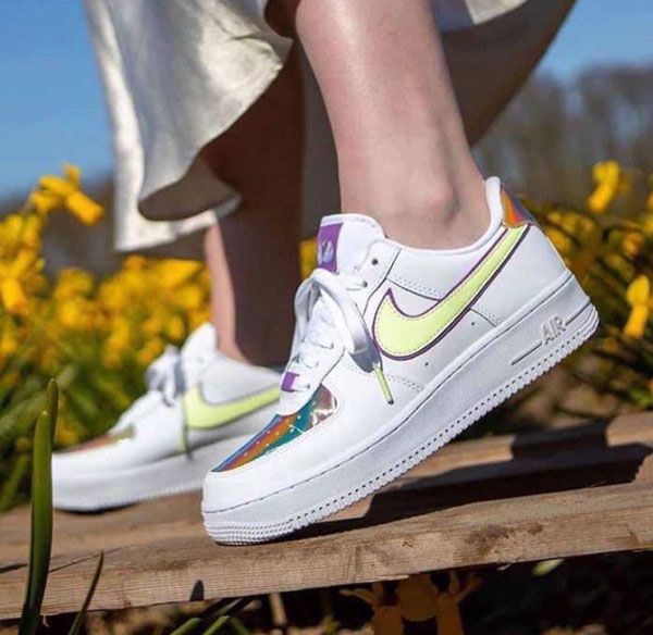 Top 15 đôi giày Nike nữ hàng hiệu màu trắng của Mỹ bán chạy
