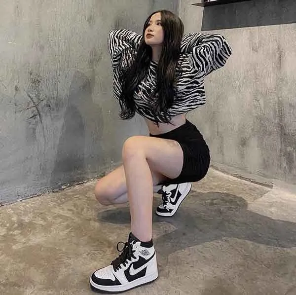 Top 15 đôi giày Nike nữ hàng hiệu màu trắng của Mỹ bán chạy