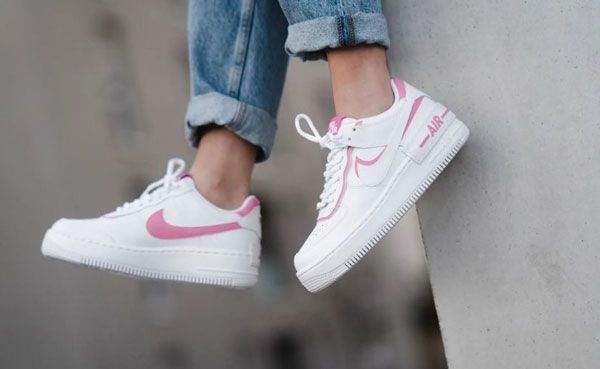 Top 15 đôi giày Nike nữ hàng hiệu màu trắng của Mỹ bán chạy