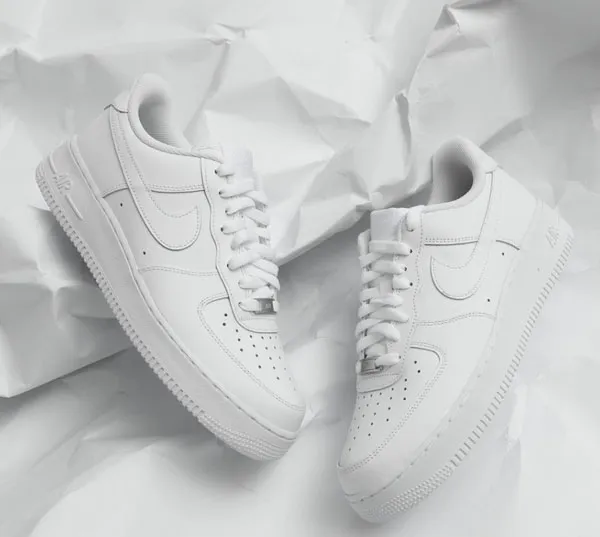 Top 15 đôi giày Nike nữ hàng hiệu màu trắng của Mỹ bán chạy