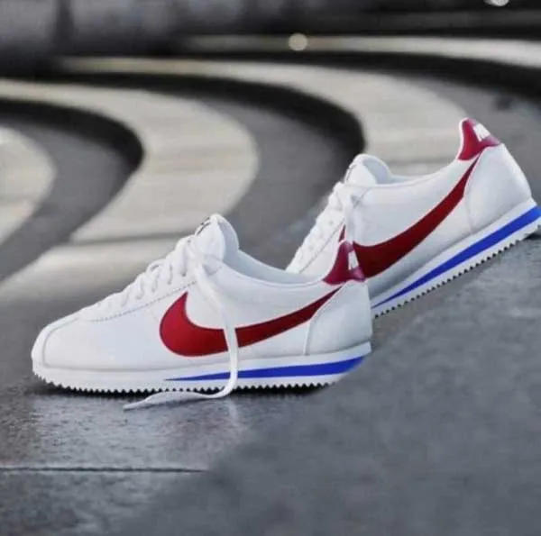 Top 15 đôi giày Nike nữ hàng hiệu màu trắng của Mỹ bán chạy