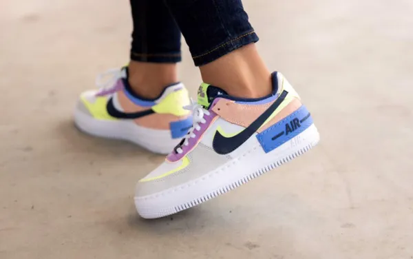 Top 15 đôi giày Nike nữ hàng hiệu màu trắng của Mỹ bán chạy