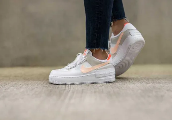 Top 15 đôi giày Nike nữ hàng hiệu màu trắng của Mỹ bán chạy