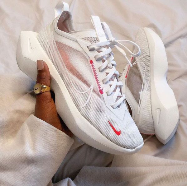 Top 15 đôi giày Nike nữ hàng hiệu màu trắng của Mỹ bán chạy