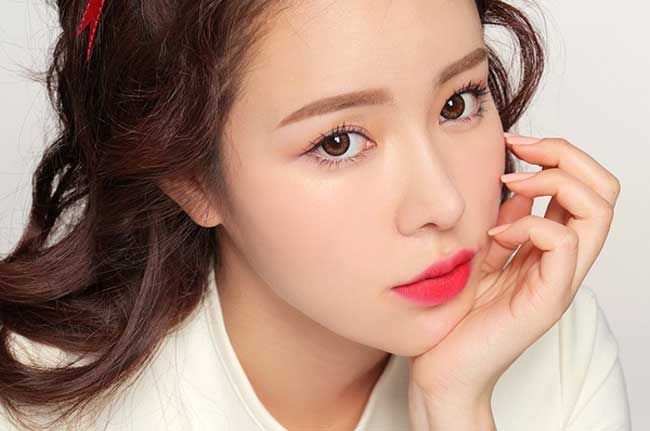 Son đỏ san hô hợp với màu da nào? Top 5 thỏi son màu đỏ san hô vô cùng đẹp