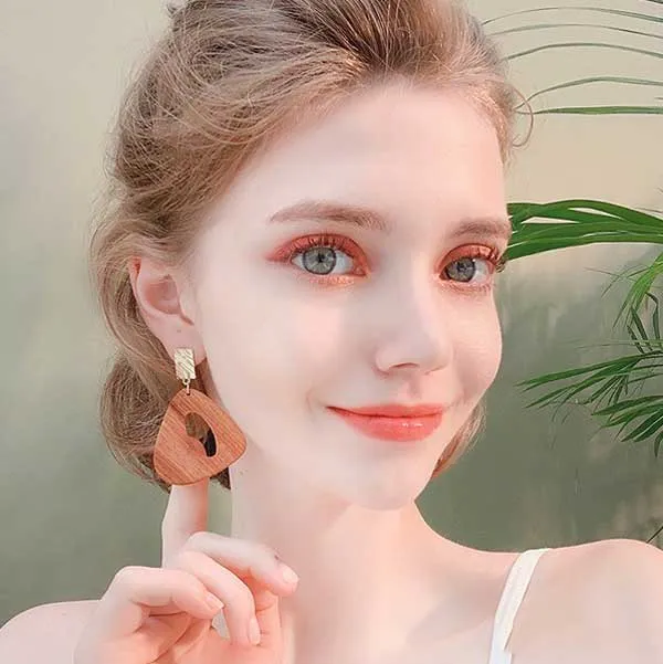 Son màu cam đào hợp với da nào? Top 4 thỏi son màu cam đào có dưỡng nên mua - 1