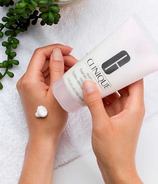 Top 5 sữa rửa mặt tẩy trang sạch sâu tiện lợi cho chuyến du lịch 30/4 - 1/5 - 7