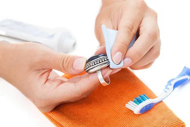10 cách làm sạch sáng bóng đồ trang sức đơn giản tại nhà