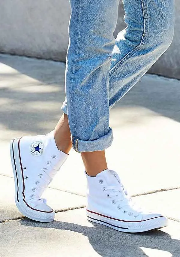 Những cách buộc dây giày Converse cổ cao rất đơn giản