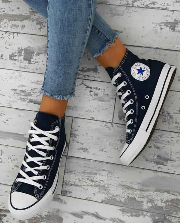 Những cách buộc dây giày Converse cổ cao rất đơn giản