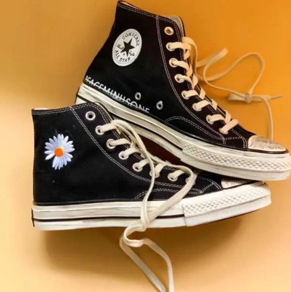 Những cách buộc dây giày Converse cổ cao rất đơn giản