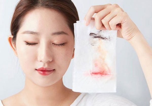 Da khô là gì? Dấu hiệu nhận biết và cách chọn mỹ phẩm cho da khô uy tín