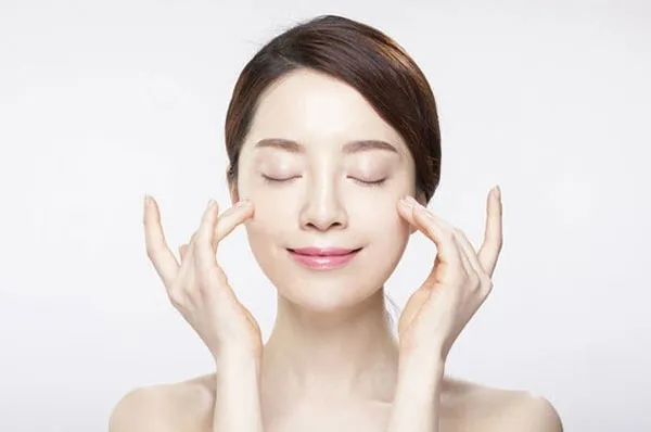 Da thường là gì? Top 7+ kem dưỡng ẩm cho da thường giúp da căng bóng