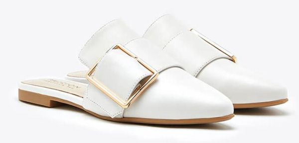 Sandal là gì? Top 6 đôi dép sandal bền đẹp cho nữ sinh giá dưới 2 triệu