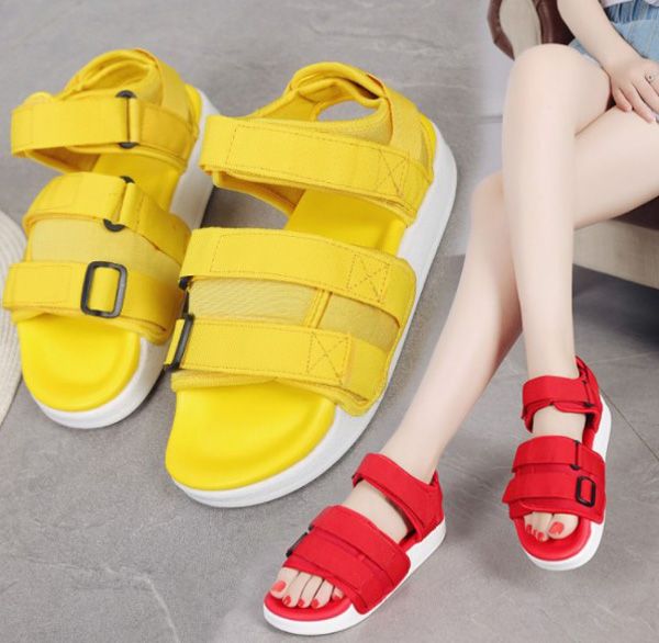 Sandal là gì? Top 6 đôi dép sandal bền đẹp cho nữ sinh giá dưới 2 triệu
