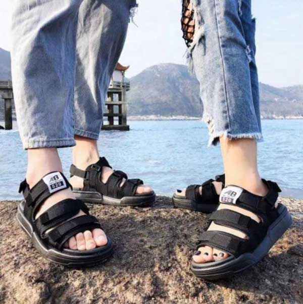 Sandal là gì? Top 6 đôi dép sandal bền đẹp cho nữ sinh giá dưới 2 triệu