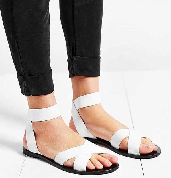 Sandal là gì? Top 6 đôi dép sandal bền đẹp cho nữ sinh giá dưới 2 triệu