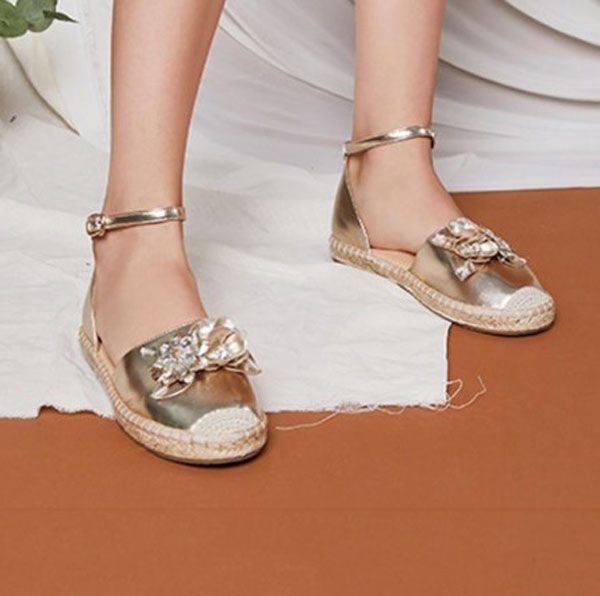 Sandal là gì? Top 6 đôi dép sandal bền đẹp cho nữ sinh giá dưới 2 triệu
