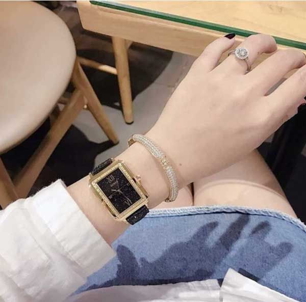 Top 9 mẫu đồng hồ nữ mặt vuông cao cấp giá tốt cho quý cô sành điệu - 19
