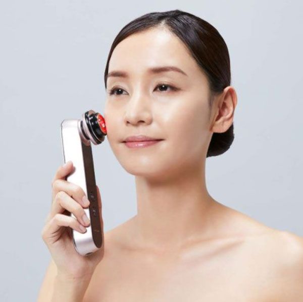 Máy massage ion đẩy tinh chất là gì? Review 7 máy đẩy tinh chất thấm sâu vào da