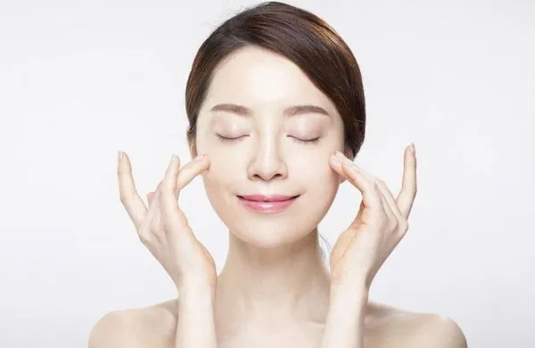 Máy massage ion đẩy tinh chất là gì? Review 7 máy đẩy tinh chất thấm sâu vào da