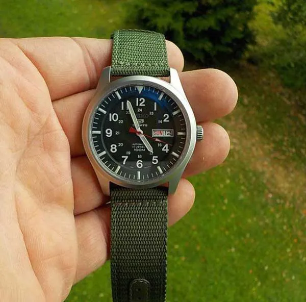 Mệnh hỏa nên đeo đồng hồ màu gì? Top 9 mẫu đồng hồ hút tài lộc cho nam mệnh Hỏa - 6