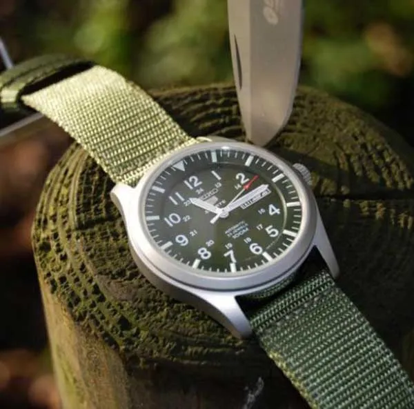 Mệnh hỏa nên đeo đồng hồ màu gì? Top 9 mẫu đồng hồ hút tài lộc cho nam mệnh Hỏa - 7