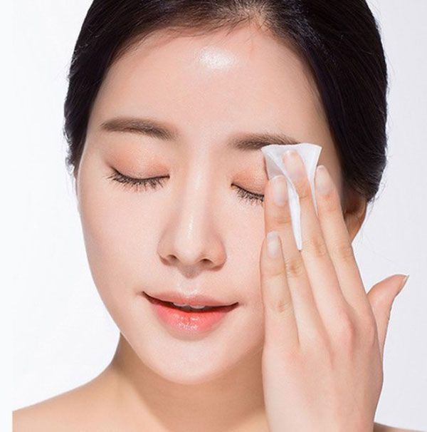 Da khô nên chọn tẩy trang dạng gì? Review 7 sản phẩm tẩy trang được nhiều khách hàng yêu thích cho da khô