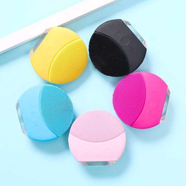 So sánh máy rửa mặt Foreo và Juvera - Máy nào sạch và tốt hơn?