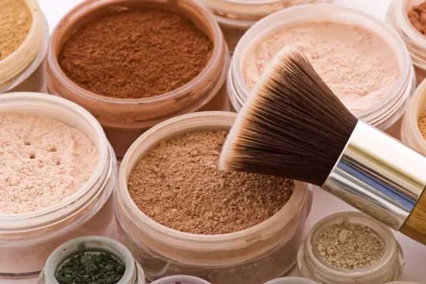 Phấn nền và phấn phủ khác nhau ở điểm nào? Nên dùng loại nào?