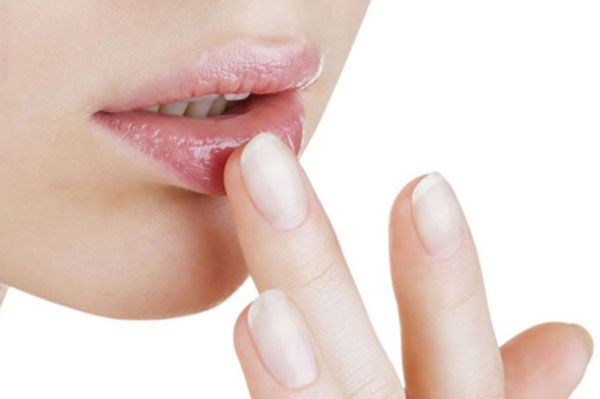 Review 8 cây son dưỡng môi có màu tự nhiên giúp môi căng mọng và quyến rũ