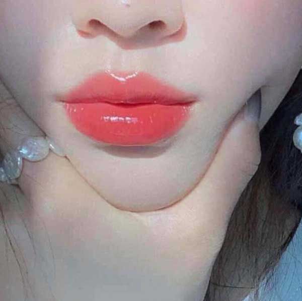 Review 8 cây son dưỡng môi có màu tự nhiên giúp môi căng mọng và quyến rũ