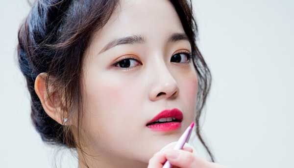 Review 8 cây son dưỡng môi có màu tự nhiên giúp môi căng mọng và quyến rũ