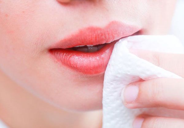 Review 8 cây son dưỡng môi có màu tự nhiên giúp môi căng mọng và quyến rũ